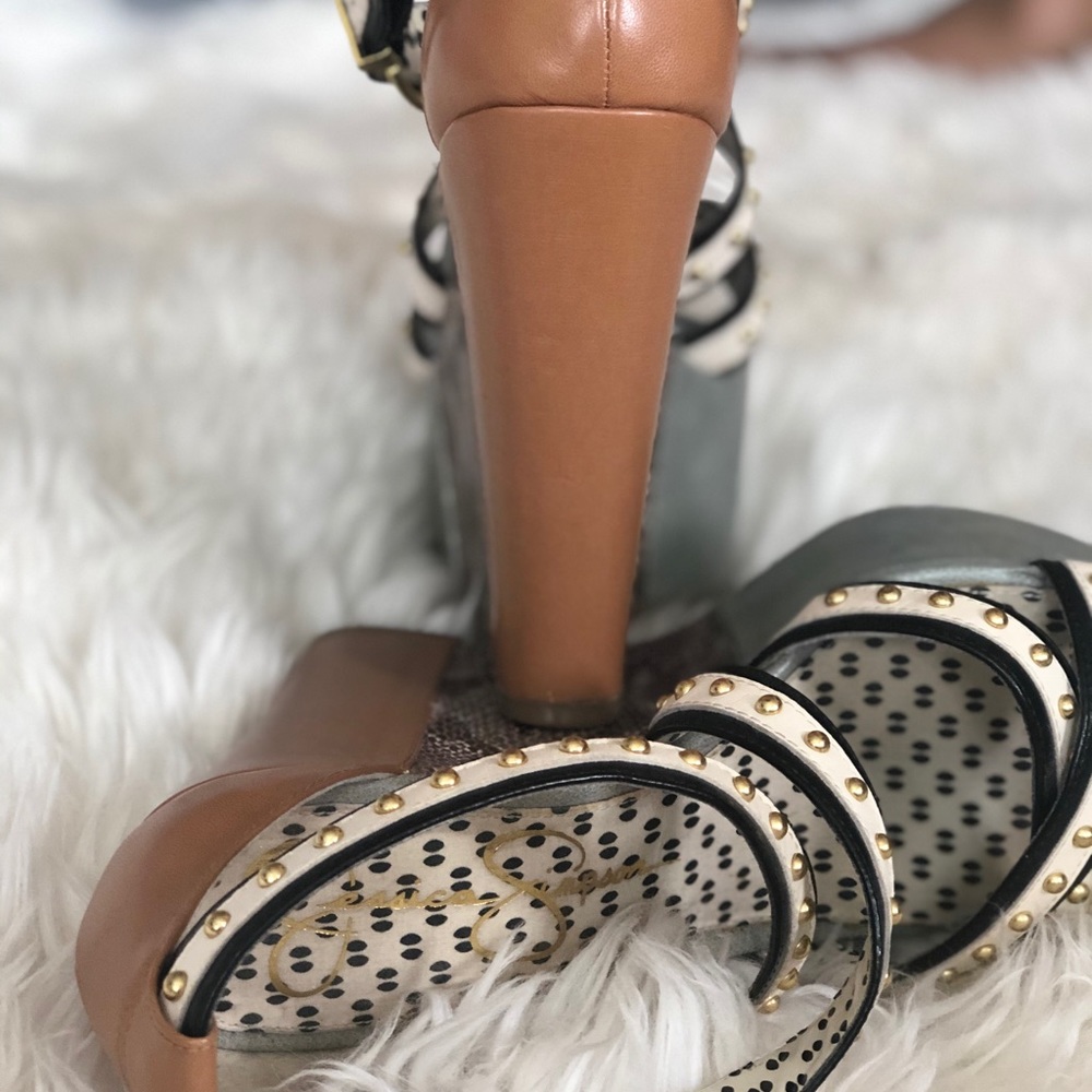 Shoes - Picture 4 of 7